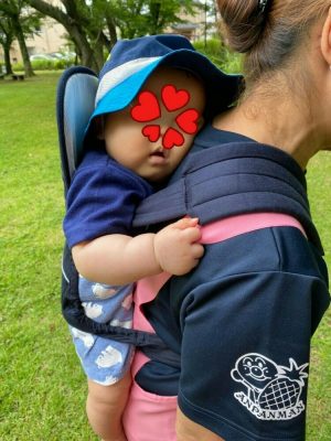 0歳児のお子さま、初めての公園へのお散歩、お日様を浴びてうとうと気持ちいいな👶✨💤